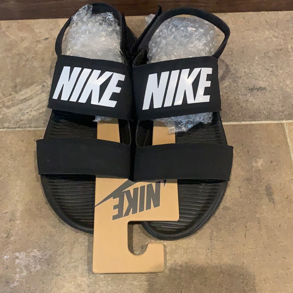 🖤Nike tanjun sandals🖤